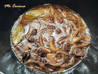 BOQUERONES EN ESCABECHE DE VINO MOSCATEL, PASAS Y PIÑONES