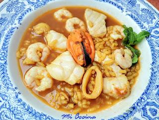 CAZUELA DE ARROZ CALDOSO DE PESCADOS Y MARISCOS