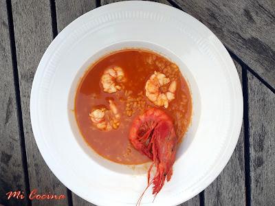 CAZUELA DE ARROZ CALDOSO CON BROTOLAS Y  GAMBAS ROJAS