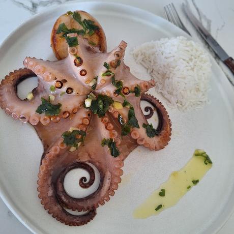 Pulpo de ración a la plancha con arroz basmati Pulpo de ración a la plancha con arroz basmati