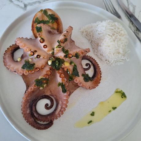 Pulpo de ración a la plancha con arroz basmati Pulpo de ración a la plancha con arroz basmati
