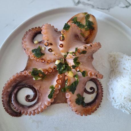 Pulpo de ración a la plancha con arroz basmati Pulpo de ración a la plancha con arroz basmati
