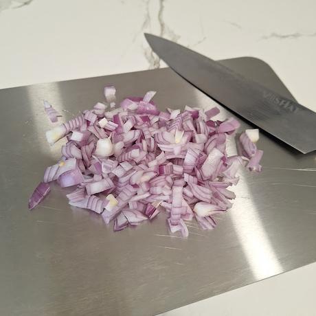 Ensalada de lentejas de tierra de campos con sepia y verduras