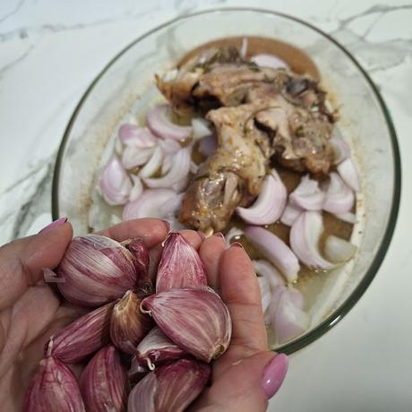 Paletilla de cordero con verduras asada al horno Paletilla de cordero con verduras asada al horno