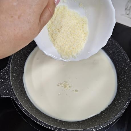 Tartaletas de hojaldre rellenas de acelgas y queso roquefort