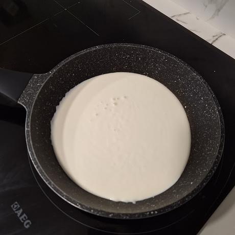 Tartaletas de hojaldre rellenas de acelgas y queso roquefort