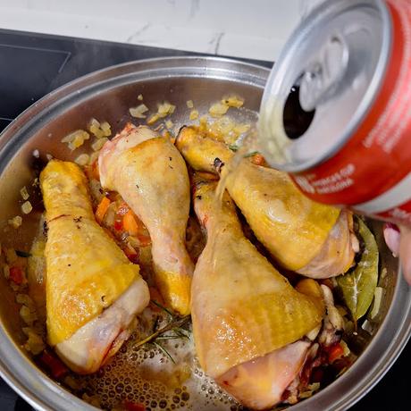 Jamoncitos de pollo guisado a la cerveza