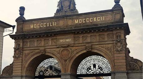 Puerta de la cervecería Pilsner Urquell