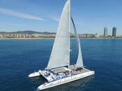 Paseo catamarán atardecer ritmo jazz Barcelona