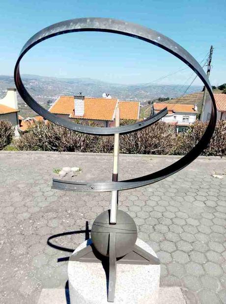 Relojes solares y pacífico icosaedro en Lamego Relojes solares y pacífico icosaedro en Lamego