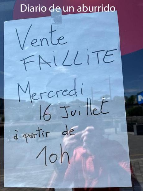 Cierra restaurante-librería 