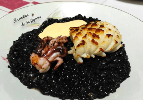 CALAMARES A LA PLANCHA CON ARROZ NEGRO CALAMARES A LA PLANCHA CON ARROZ NEGRO
