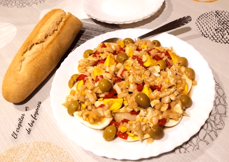 ENSALADA DE HUEVO DURO, ESPÁRRAGOS Y ACEITUNAS (fresca, fácil y llena de sabor) ENSALADA DE HUEVO DURO, ESPÁRRAGOS Y ACEITUNAS (fresca, fácil y llena de sabor)