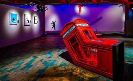 La entrada es por la tienda de regalos: Inside Banksy y lo que nunca fue