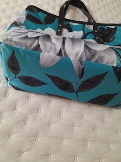 FALDA + BOLSO CON FLORES FALDA + BOLSO CON FLORES