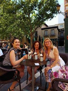 ENCUENTRO ENTRE BLOGUERAS ENCUENTRO ENTRE BLOGUERAS