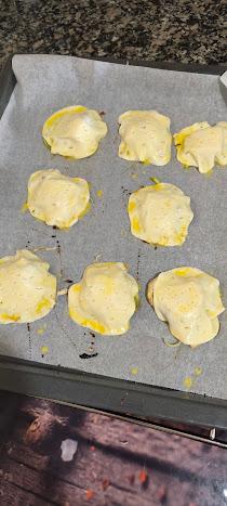 MINI TATÍN DE PUERRO, CHAMPIÑONES, PIMIENTO, QUESO Y MIEL DE CAÑA DE LA AXARQUÍA