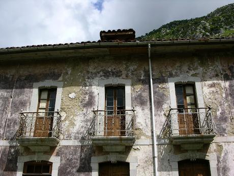 LA CASA DE LOS MASONES EN SELLAÑO (PONGA) ATURIAS LA CASA DE LOS MASONES EN SELLAÑO (PONGA) ATURIAS
