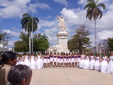Quince años entre princesas y galanes