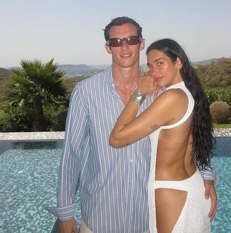 Callum Turner y Dua Lipa