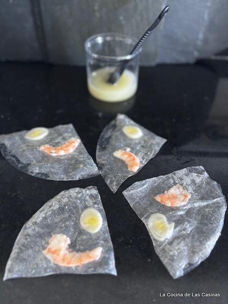 Obleas de Arroz y Langostinos con Pico de Gallo Obleas de Arroz y Langostinos con Pico de Gallo