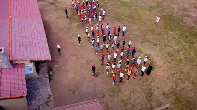 Así “forman” los Campamentos carlistas a niños desde los ocho años.