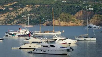 La masificación en el mar balear devora los ecosistemas y las playas