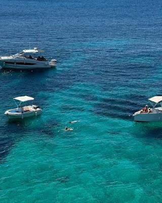 La masificación en el mar balear devora los ecosistemas y las playas