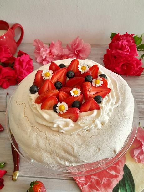 Pavlova de fresas con chantilly