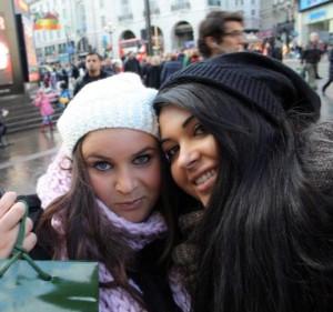 384080 10150428769386277 542171276 8786932 187789869 n 300x281 Las vacaciones de shopping de Sabrina y Elisa