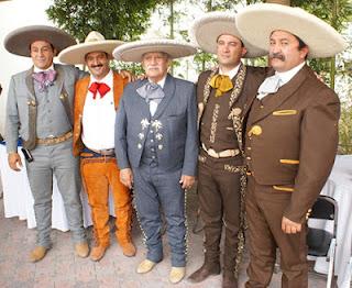 Miguel Pascual, con banderas desplegadas