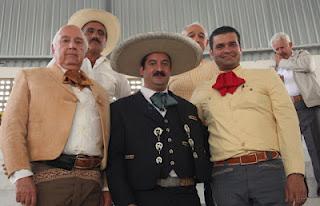 Miguel Pascual, con banderas desplegadas