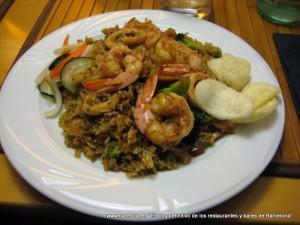 Nasi Goreng Udang - Arroz salteado con verduras, gambas y calamares