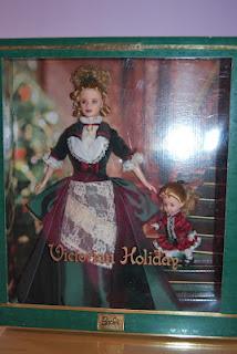 Victorian Holiday Barbie y Kelly