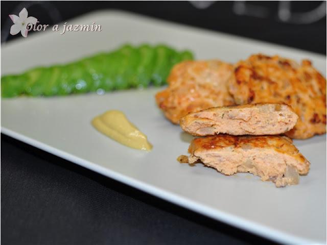 Mini-hamburguesas de salmón con toque oriental