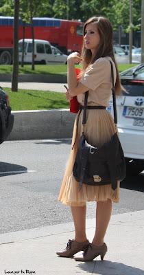 Mi falda midi plisada azul klein