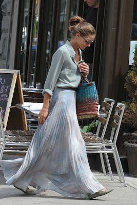 Mi falda midi plisada azul klein