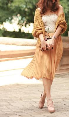 Mi falda midi plisada azul klein