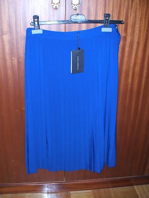 Mi falda midi plisada azul klein