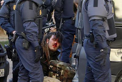 La “furia policial” y los antidisturbios barren Valencia.