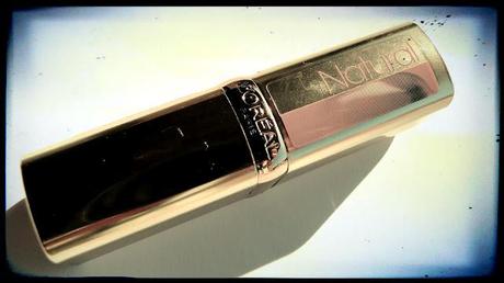 Labios naturalmente dorados.