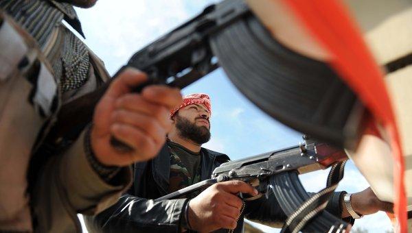 Oposición de Siria informa de al menos 100 muertos en enfrentamientos con el ejército