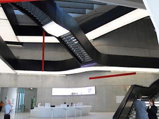 CENTRO DE ARTE CONTEMPORÁNEO MAXXI DE ROMA: CUANDO LA VOLUPTUOSIDAD DE LAS CURVAS SE CONVIERTEN EN ARQUITECTURA.