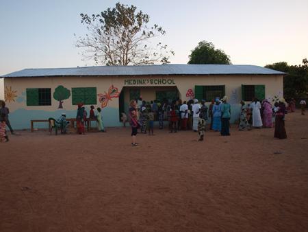 Por una buena causa, escuela en Gambia