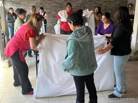 Donaron 20 Juegos de Sábanas al Hospital Piedra del Águila