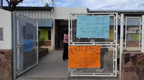 Escuela Primaria 315 de Piedra del Águila ¿Tomada? Escuela Primaria 315 de Piedra del Águila ¿Tomada?