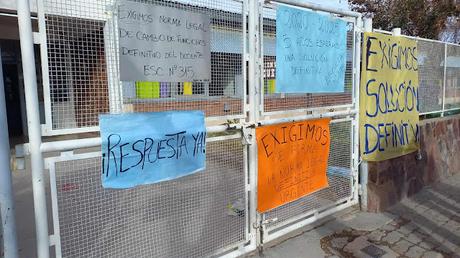 Escuela Primaria 315 de Piedra del Águila ¿Tomada? Escuela Primaria 315 de Piedra del Águila ¿Tomada?