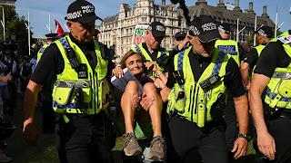 DE LA DERIVA VERGONZANTE DEL REINO UNIDO HACIA EL AUTORISMO