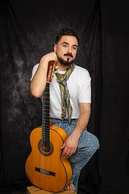 RIKI RIVERA: 'MANUAL PARA PERDERSE QUERIENDO'