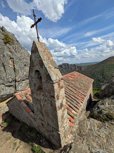 Peña Valdorria y Ermita de San Froilán